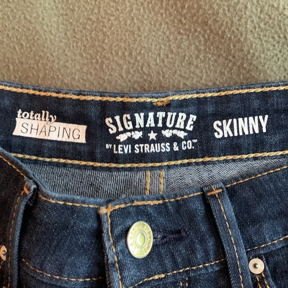 Levi’s Signature totally shaping skinny jeans. Size 6. 28 x 32 - Picture 2 of 7